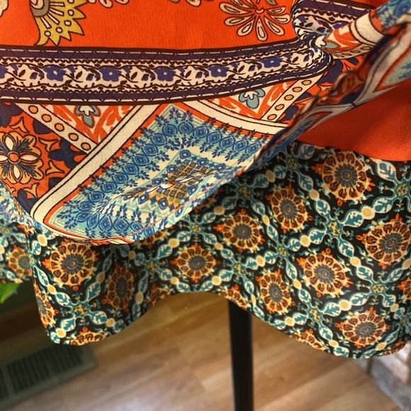 Super cute, soft, multi colors sleeveless summer blouse. - Picture 4 of 7